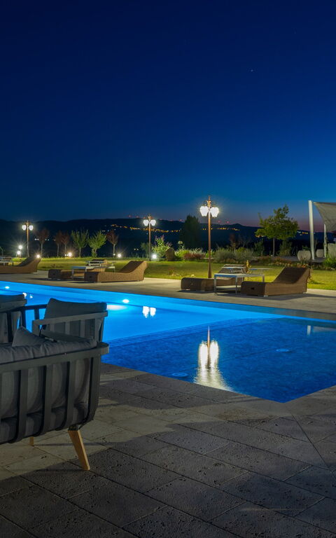 Villa Massimiliano: Draussen, Garten, Schwimmbad, Sommer