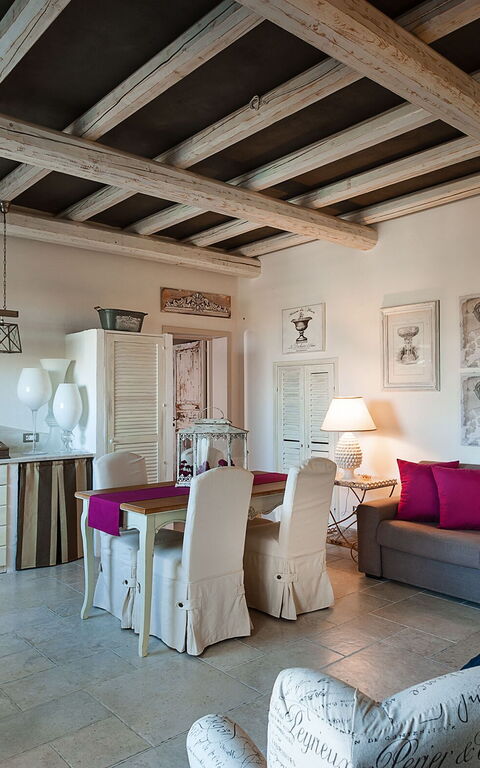 Villa Pigna Bianca: Esszimmer, Küche, Wohnzimmer