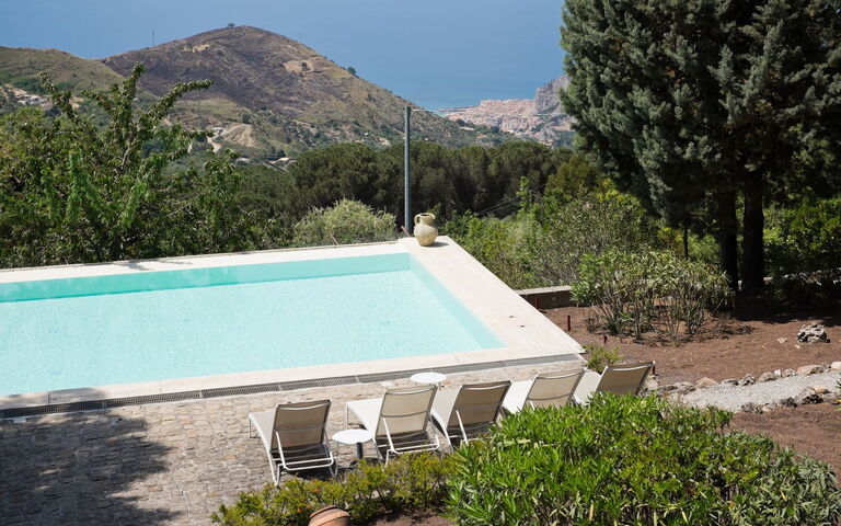 Villa Rocca: Schwimmbad