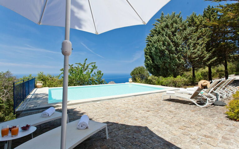 Villa Rocca: Schwimmbad