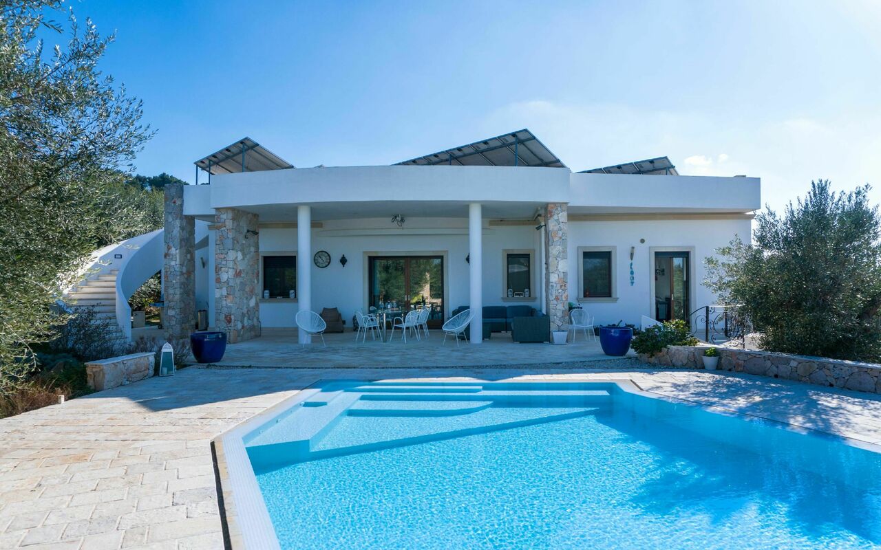 Villa Modigliani: Draussen, Schwimmbad