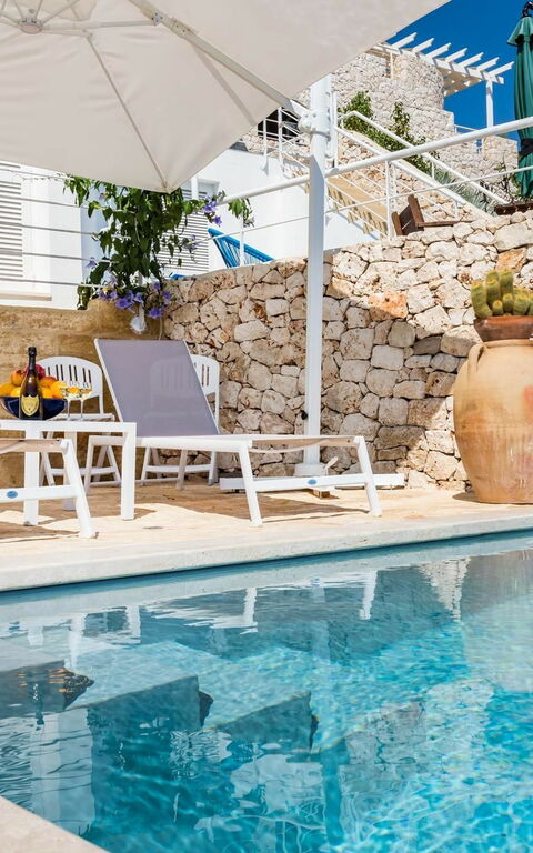 Villa Infinity: Draussen, Schwimmbad