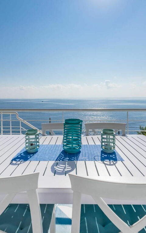 Villa Infinity: Draussen