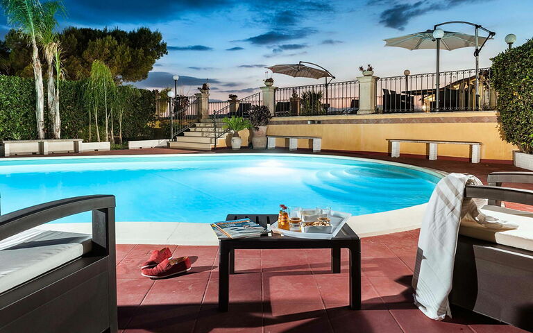 Villa Carolina: Draussen, Schwimmbad