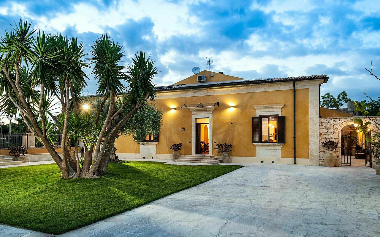 Villa Carolina: Draussen, Garten