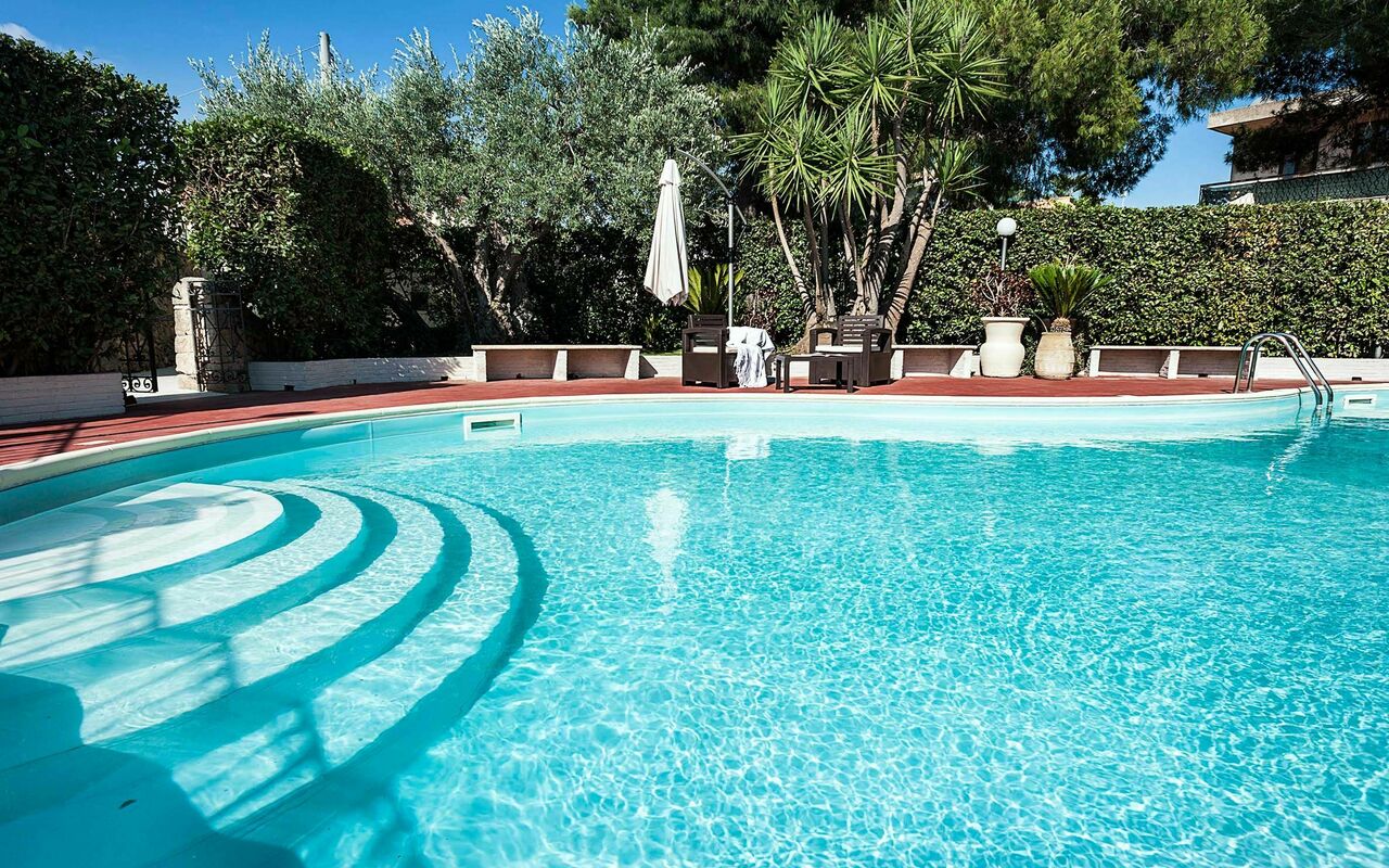 Villa Carolina: Draussen, Schwimmbad