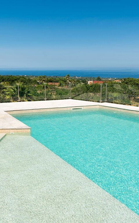 Villa Torre Etnea: Schwimmbad