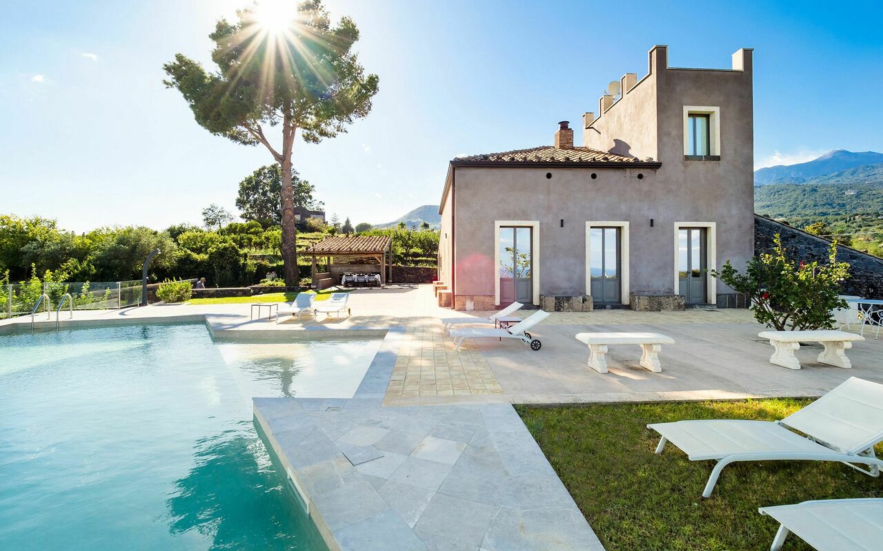 Villa Torre Etnea: Draussen, Schwimmbad