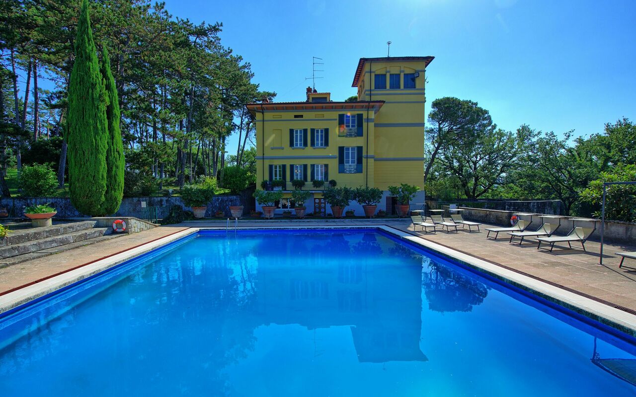 Villa Cuculo: Außen, Garten, Schwimmbad