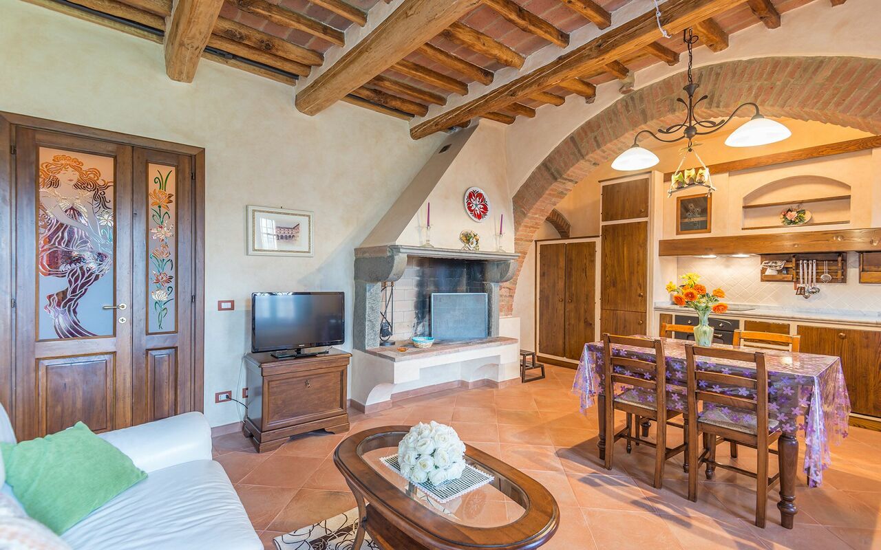 Unterkunft Smeraldo: Esszimmer, Küche, Wohnzimmer