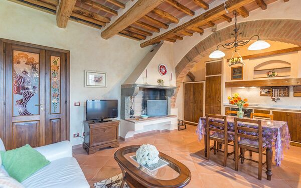 Unterkunft Smeraldo: Esszimmer, Küche, Wohnzimmer