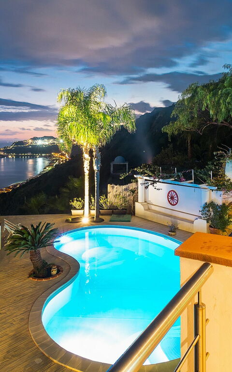 Villa Luce: Draussen, Schwimmbad