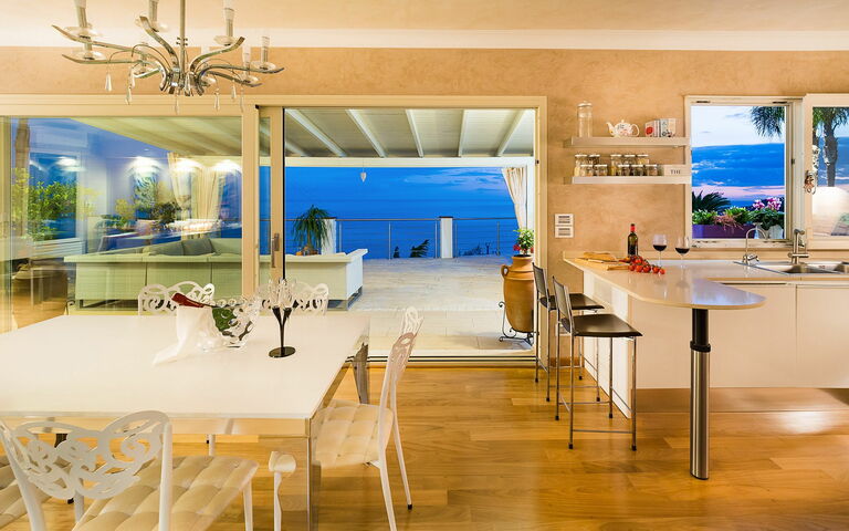 Villa Luce: Esszimmer, Küche