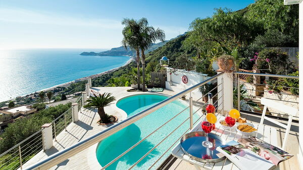 Villa Luce: Draussen