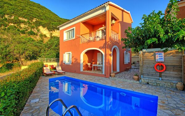 Villa Melodia: Draussen, Garten, Schwimmbad