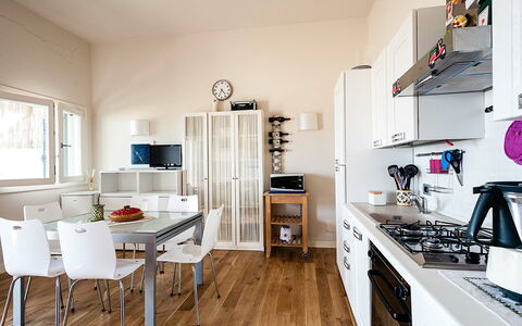 Unterkunft Vela: Esszimmer, Küche, Wohnzimmer