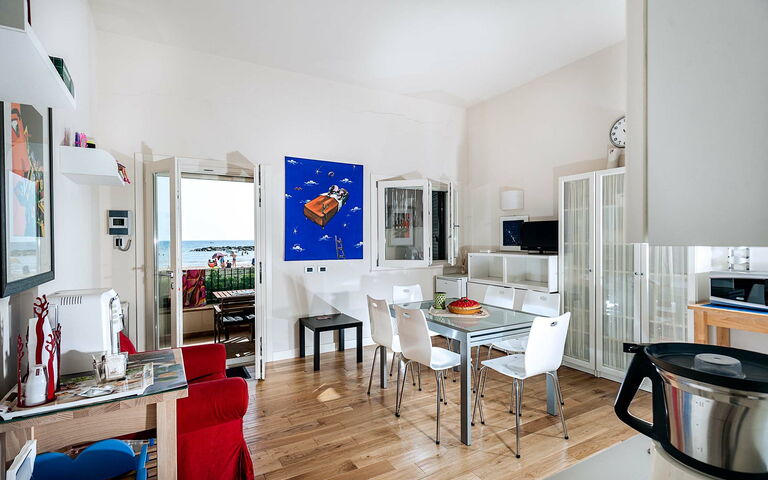 Unterkunft Vela: Esszimmer, Küche, Wohnzimmer