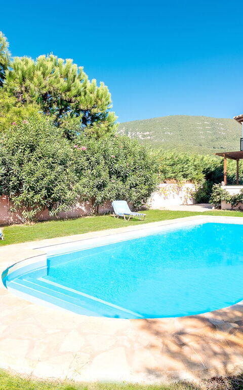 Beachfront Villa Rania: Schwimmbad