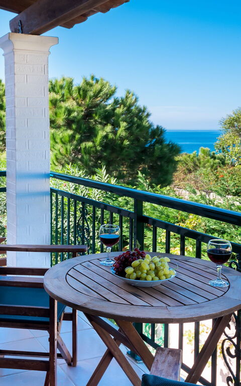 Beachfront Villa Rania: Balkon / Terrasse / Patio, Draussen