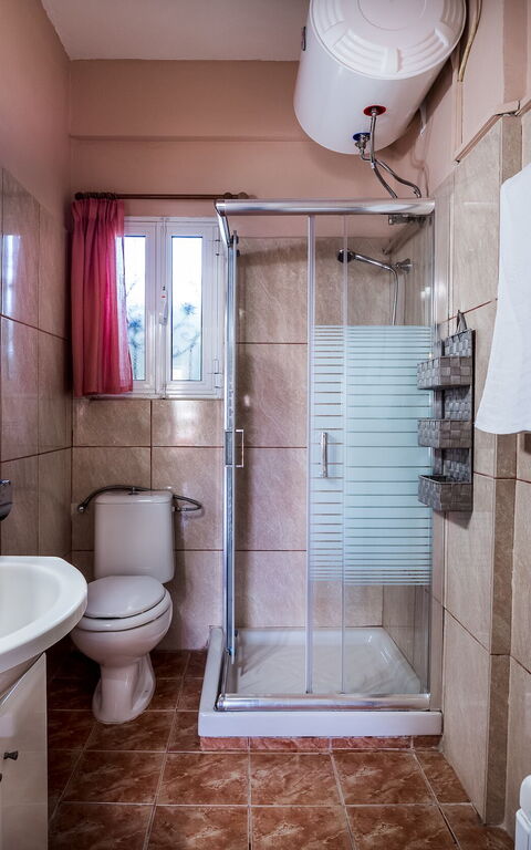 Beachfront Villa Rania: Bad