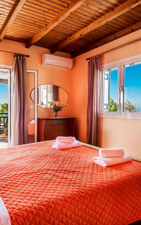 Beachfront Villa Rania: Schlafzimmer