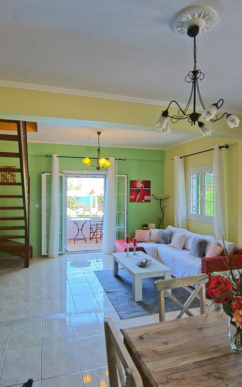 Beachfront Villa Rania: Esszimmer, Küche, Wohnzimmer