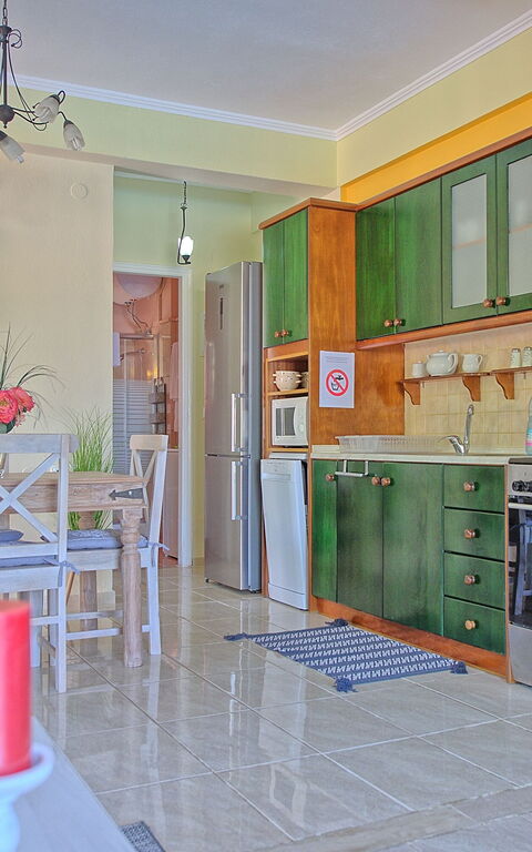 Beachfront Villa Rania: Esszimmer, Küche, Wohnzimmer