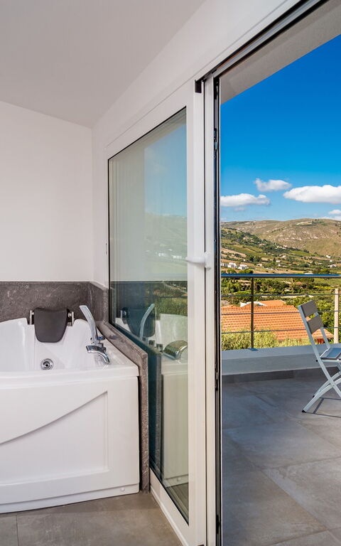 Villa Scire: Balkon / Terrasse / Patio, Draussen, Whirlpool