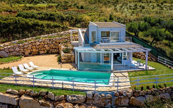 Villa Scire: Ansichten, Draussen, Garten, Schwimmbad, Sommer