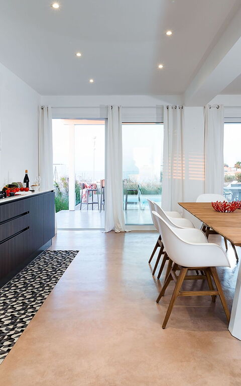 Villa San Lorenzo Palma: Esszimmer, Küche, Wohnzimmer