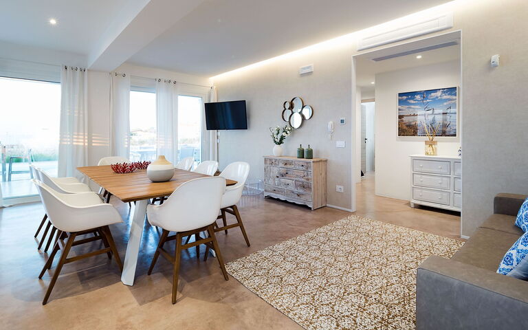 Villa San Lorenzo Palma: Esszimmer, Küche, Wohnzimmer