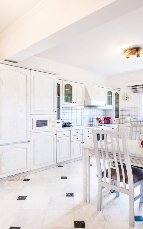 Villa Corfu Panorama: Esszimmer, Küche