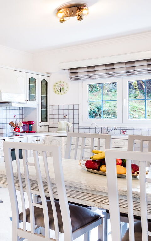 Villa Corfu Panorama: Esszimmer, Küche