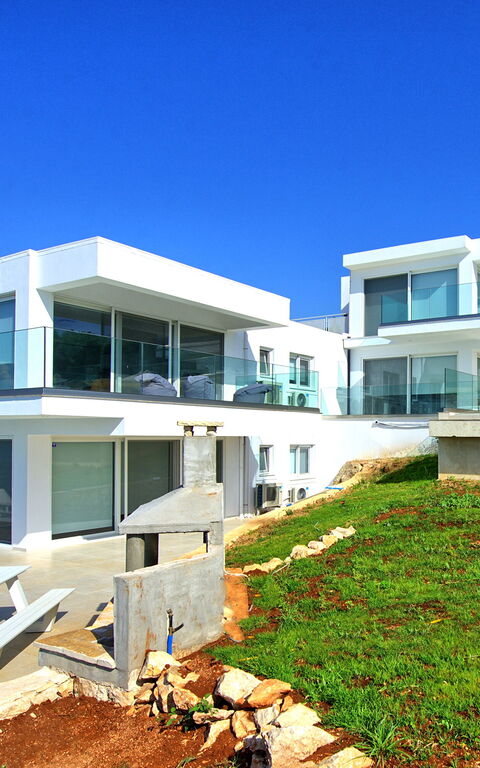 Villa Nafsika: Außen, Garten, Schwimmbad