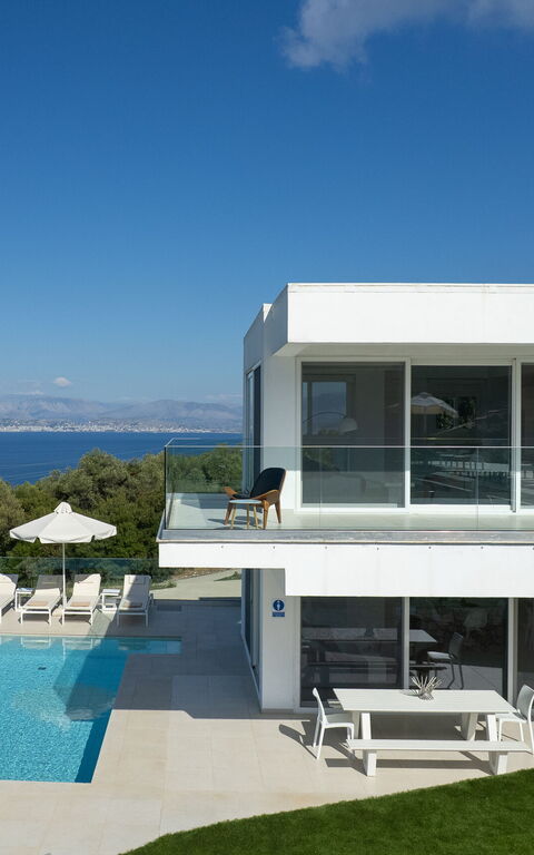 Villa Nafsika: Ansichten, Außen, Draussen, Schwimmbad