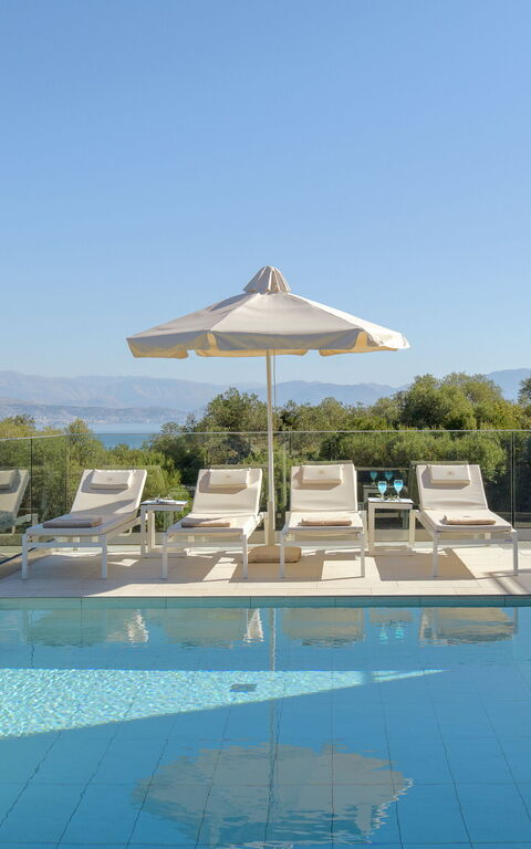 Villa Nafsika: Ansichten, Außen, Draussen, Schwimmbad