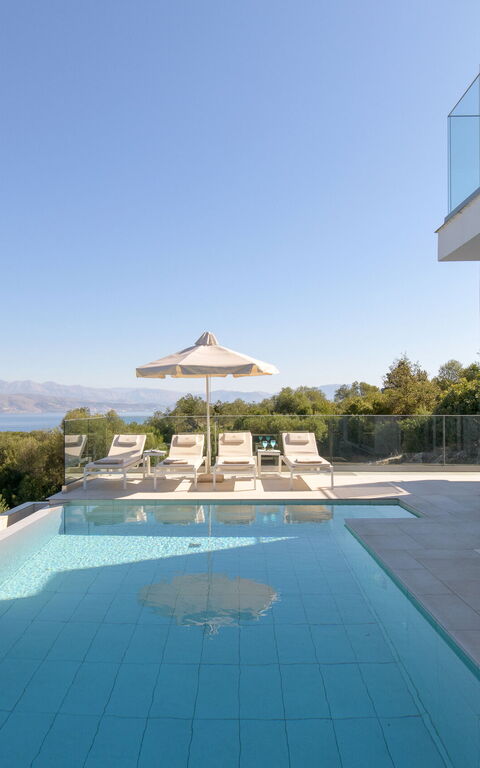 Villa Nafsika: Ansichten, Außen, Draussen, Schwimmbad