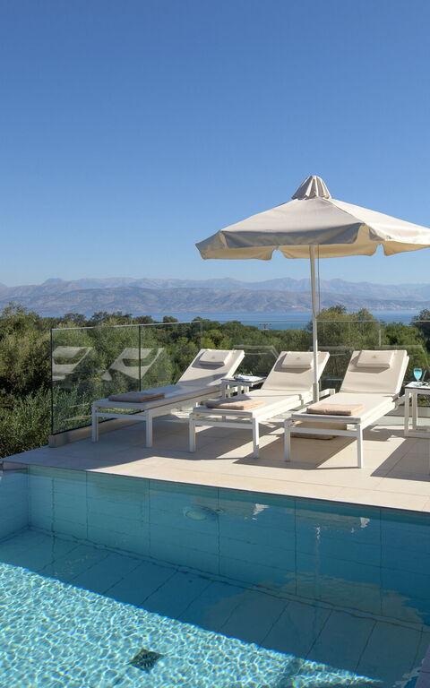 Villa Nafsika: Außen, Draussen, Schwimmbad