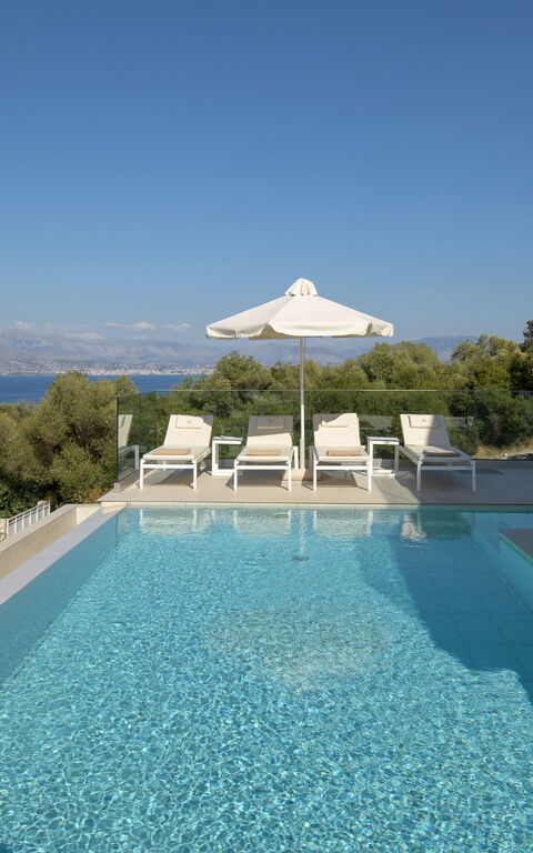 Villa Nafsika: Ansichten, Außen, Draussen, Schwimmbad