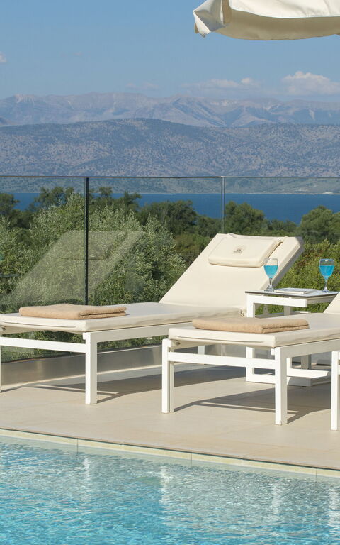 Villa Nafsika: Ansichten, Außen, Draussen, Schwimmbad