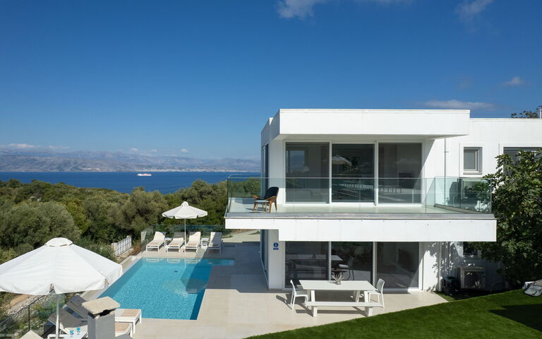 Villa Nafsika: Ansichten, Außen, Draussen, Schwimmbad