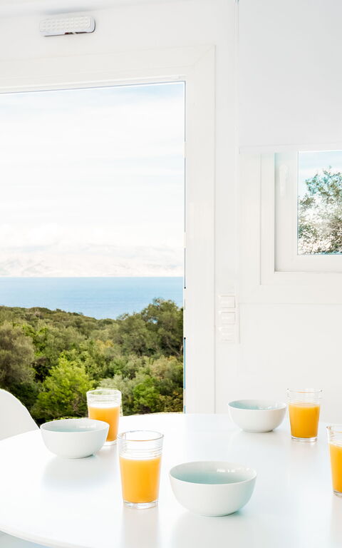 Villa Arete: Esszimmer, Küche, Wohnzimmer