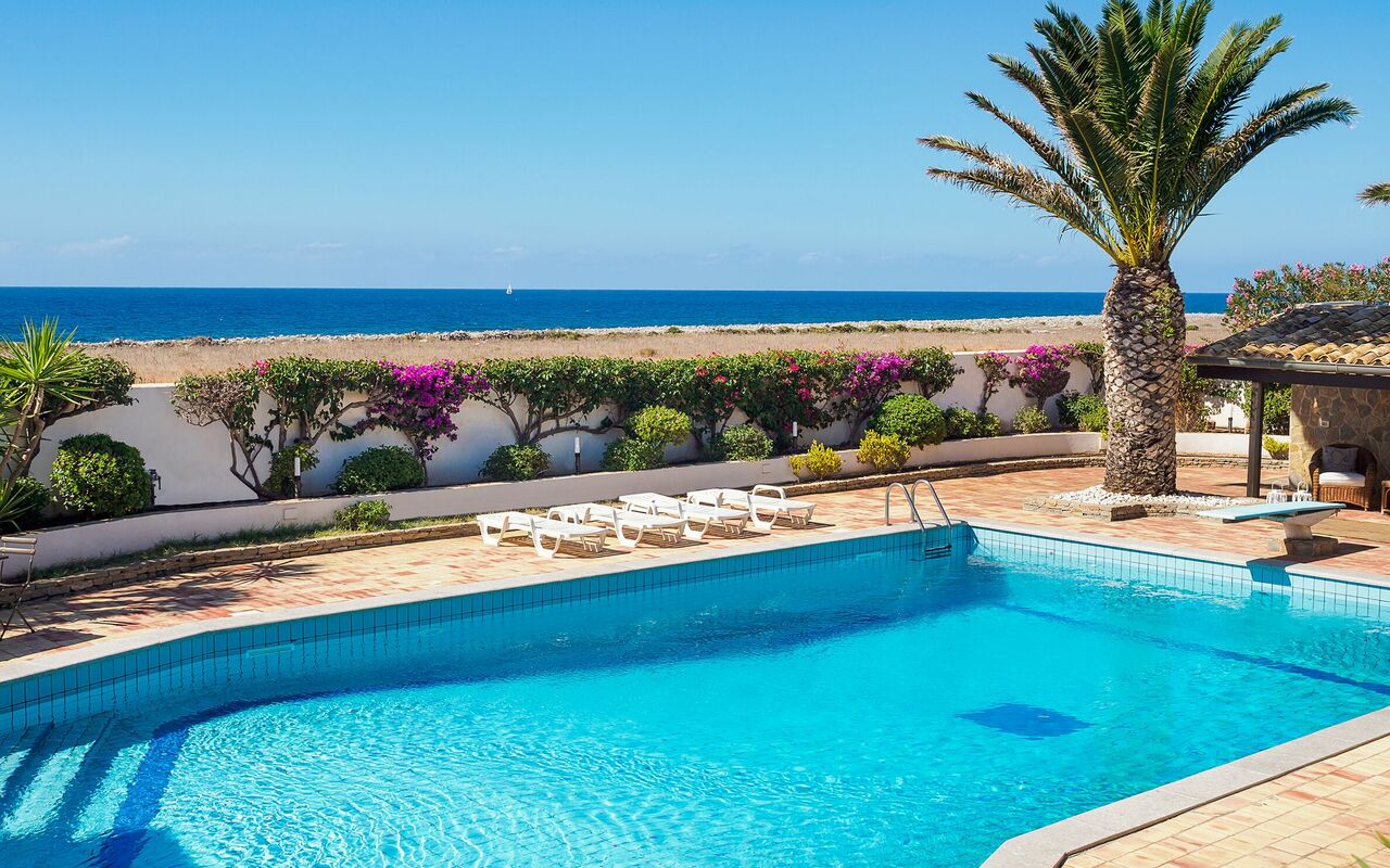 Villa Cala Mancina: Schwimmbad