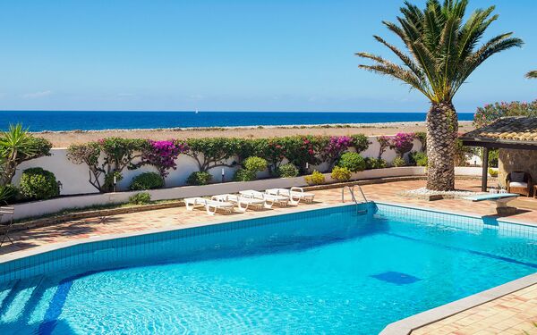 Villa Cala Mancina: Schwimmbad