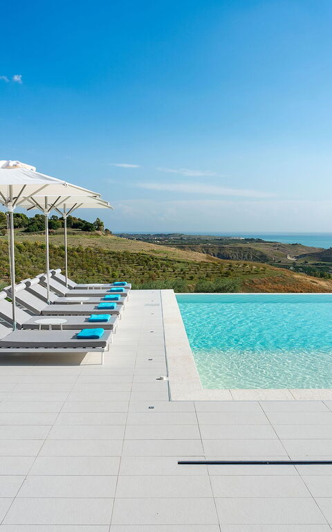 Villa Camemi: Ansichten, Draussen, Garten, Schwimmbad, Sommer