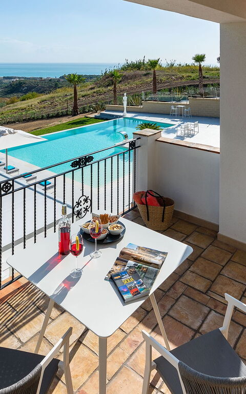 Villa Camemi: Balkon / Terrasse / Patio, Draussen, Schwimmbad, Sommer
