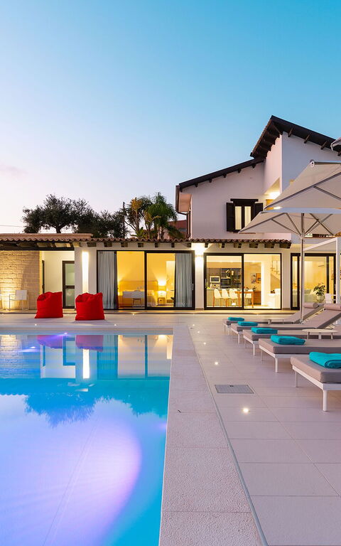 Villa Camemi: Draussen, Schwimmbad, Sommer