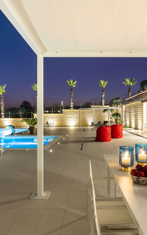 Villa Camemi: Draussen, Schwimmbad, Sommer