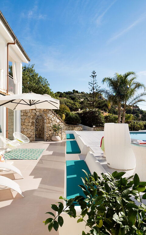 Villa Pales: Draussen, Schwimmbad