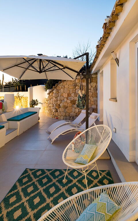 Villa Pales: Draussen, Schwimmbad